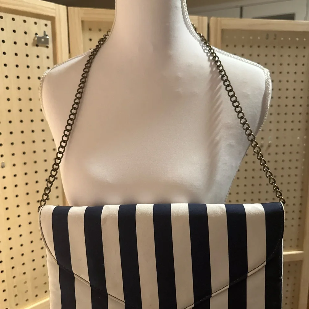 Elegant Navy and White Striped Clutch - Picture 2 of 7